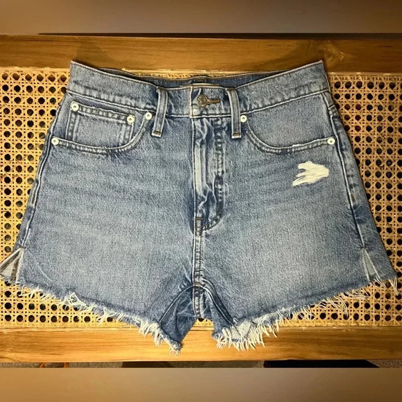 Madewell Relaxed Denim Jean Shorts Madeira Light Wash Side Slit Distressed - Picture 1 of 10